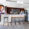 Luxuriuous 1 Bedroom in 16 on Bree