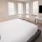 Gateway Plaza R4 Condo