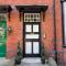 Stylish Apartment With Secure Parking Close to City