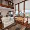 The Crest 200C condo - شوغر ماونتين