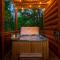 Cozy log cabin!! In heart of PF & close to the Smokies - Pigeon Forge