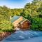 Cozy log cabin!! In heart of PF & close to the Smokies - Pigeon Forge
