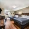 Econo Lodge Inn & Suites University