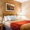 Econo Lodge Inn & Suites University