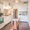 Pet-Friendly Austin Home with Deck, Yard, and Views! - أوستن