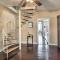 Pet-Friendly Austin Home with Deck, Yard, and Views! - أوستن