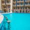 Pool View Near El Gouna With Top Floor Balcony & Kitchen - 2 x Large Pools - European Standards - Tiba Resort C34 - 赫尔格达