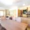 Spacious Family 2-bed, 2-bath with parking, private piste