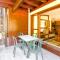 Spacious Family 2-bed, 2-bath with parking, private piste