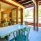 Spacious Family 2-bed, 2-bath with parking, private piste