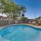 210 Pointes North Inn