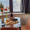 Near beach, Modern and Spacious 4 Bedroom House, Hot Tub, Wifi, Netflix, Parking