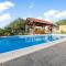 Olive Tree House with Jacuzzi, WiFi and 40m2 pool - Širitovci