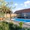 Olive Tree House with Jacuzzi, WiFi and 40m2 pool - Širitovci