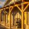 -Pet Friendly- Miners Cabin #5 -Two Double Beds - Private Balcony