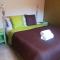 appartement avec Jacuzzi hammam sauna privatisé au rez de chaussée ds maison à Voglans à 2 kilomètres du lac du bourget en Savoie entre Chambéry et Aix les Bains cure thermale