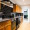 Central, stylish 3 bed apartment with sea views