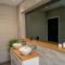Central, stylish 3 bed apartment with sea views