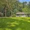 Quiet Home with Fire Pit - 1 Mi to Downtown Acworth! - أكوورث