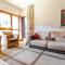 Bright spacious two bed South facing family apartment - 福勒恩
