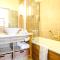 Bright spacious two bed South facing family apartment - 福勒恩