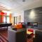 Bright spacious two bed South facing family apartment - 福勒恩