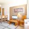 Bright spacious two bed South facing family apartment