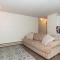 Contemporary, marine 2bd/1ba Apartment C in Kent