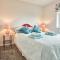 Lloret- Modern retreat with Castle views and private Hot Tub