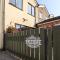 8 Heatons Bridge Road