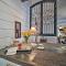 Pet-Friendly Brenham Cottage with Yard!