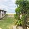 Studio pé na areia com 2 quartos, sala e cozinha - Trairi