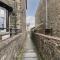 2 Kings Yard