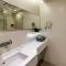 Starr Hotel and Serviced Apartment -Shanghai Jingan Railway Station