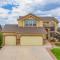 Desirable and Spacious with Mountain Views, Deck, Grill and Yard - Walk to coffee and ice cream! - Колорадо-Спрінгс