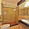 Room in Guest room - LakeRose Wayanad Resort - Superior lake view - 卡尔佩特塔
