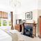 Central Harrogate townhouse apartment with parking