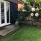 Pretty self-contained garden room - 谢林汉姆