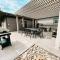 3 Bedroom home outside of Berlin, Patio with Hot Tub!