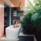Au Lac Legend Hotel