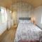 The Lazy Llama Shepherd Hut Campview Farm Stay - Ballyshannon