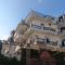 Varuna Palace Near Mandir & Ghats
