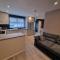 6 Dbl Bed, Central Huddersfield house inc parking