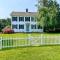 1860's Colonial House Near Downtown and Beaches! - Madison