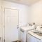 Fire Pit, Heated Pool: Central Tempe Escape!