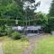 Dubbele chalet op recreatiepark Topparken op de Veluwe in Beekbergen met grote vrije tuin en eigen parkeerplaats
