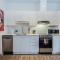Wonderful New Studio close to Mount Royal By Den Stays