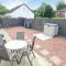 Cheerful One bedroom cottage with parking space.