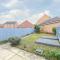 Stunning Garden House with Free WIFI and Parking