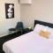 Hive Hotel, Moruya